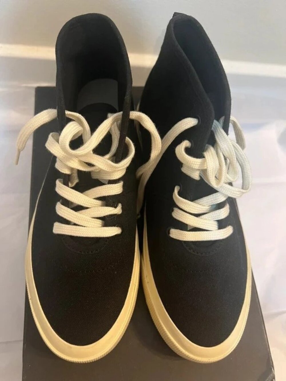 Everlane black canvas shoes
